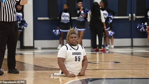 Teen with no legs becomes star basketball player 