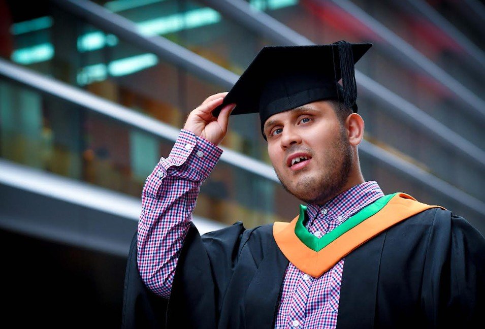 Blind Man achieves BSC in Computer Science