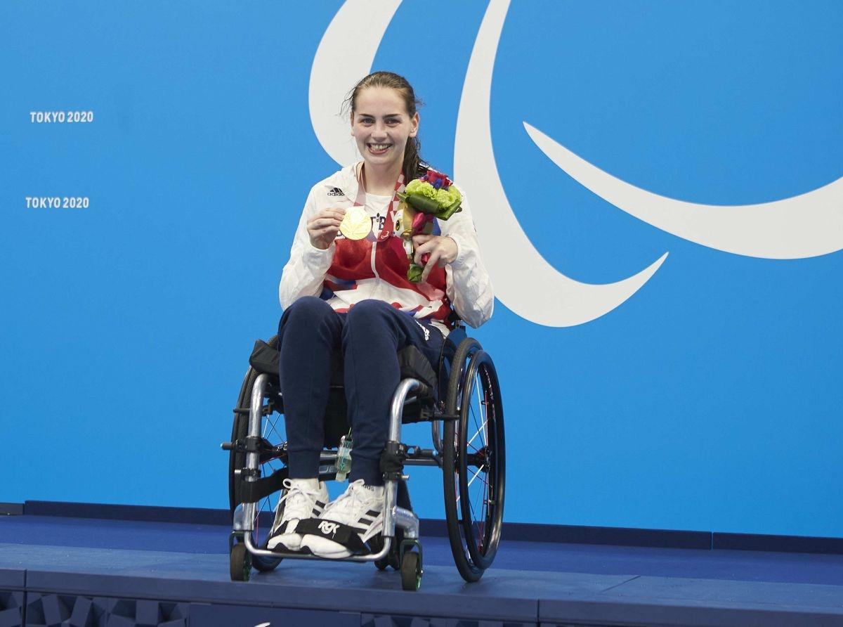 expressandstar.com Tully Kearney holding her gold medal